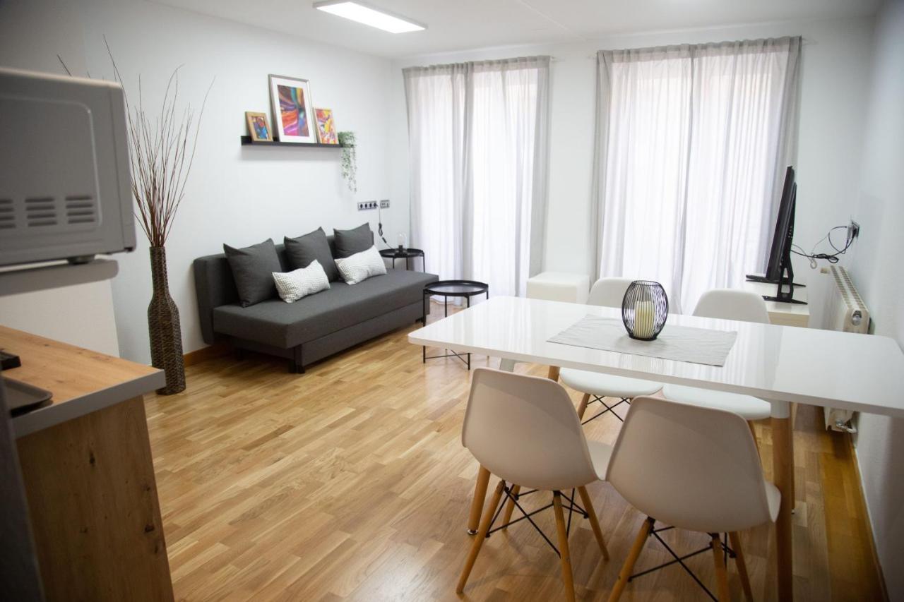 Appartamento Elizabeth Towers Almansa Esterno foto